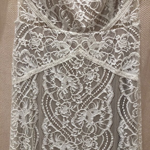 Tawny, ivory lace, low back - Picture 4 of 7